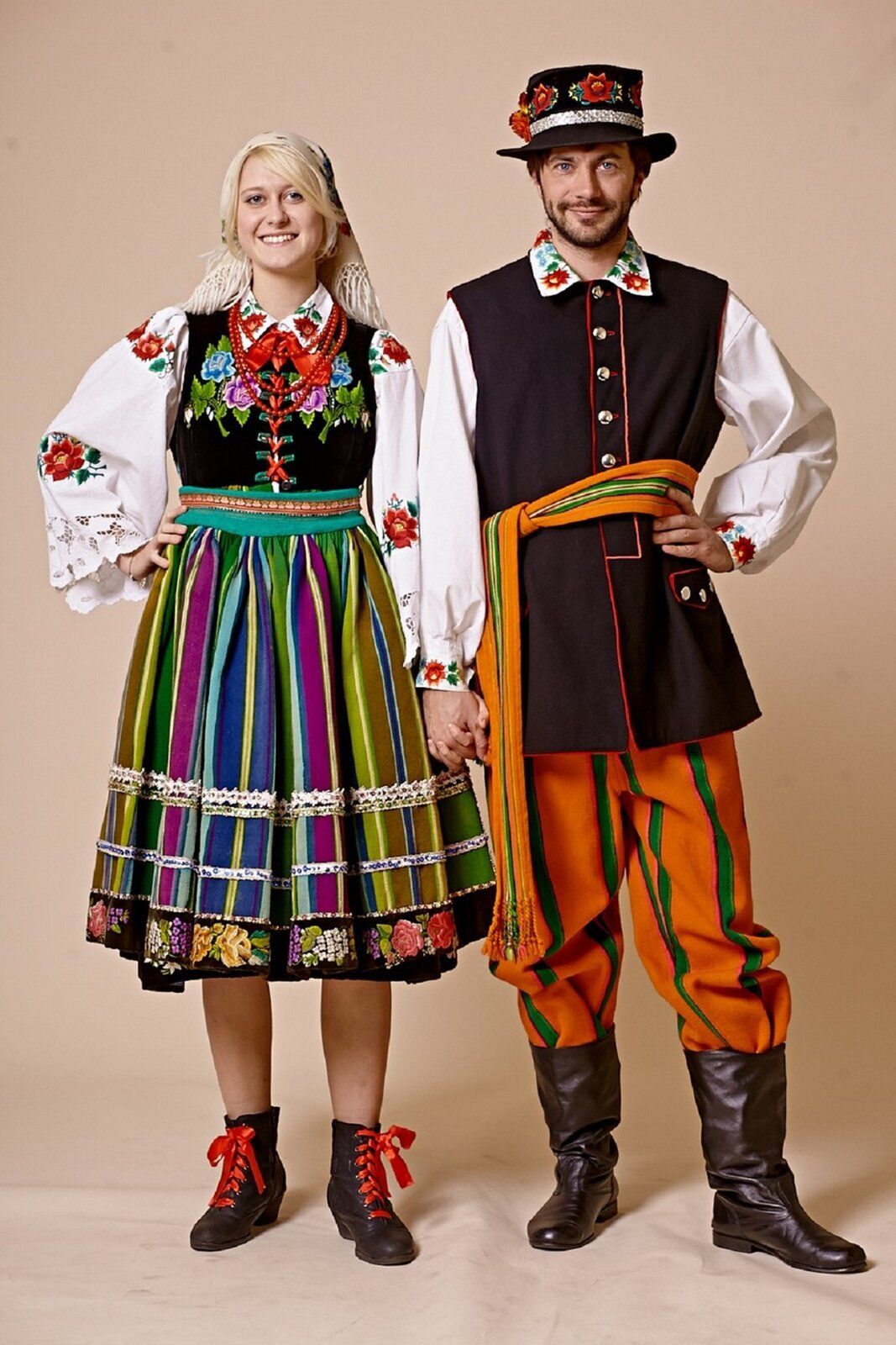 Чешский национальный костюм.jpg