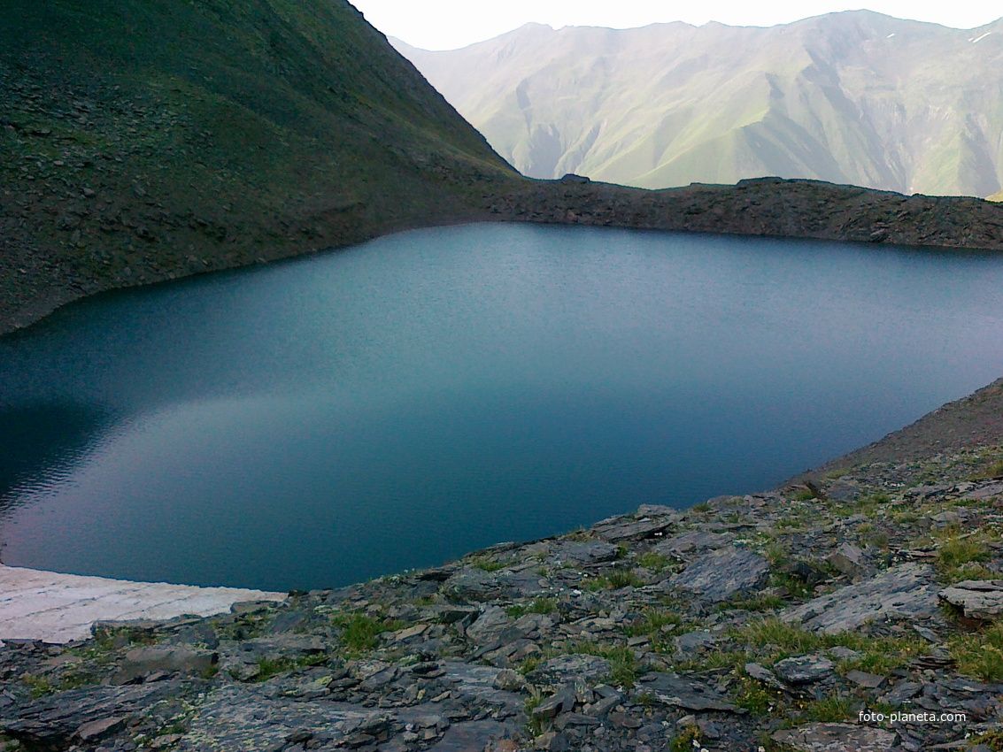 Голубое озеро селение Хварши.jpg