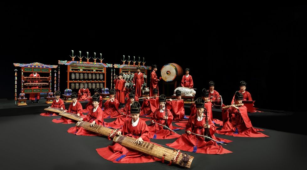 Корейский традиционный музыкальный ансамбль.jpg
