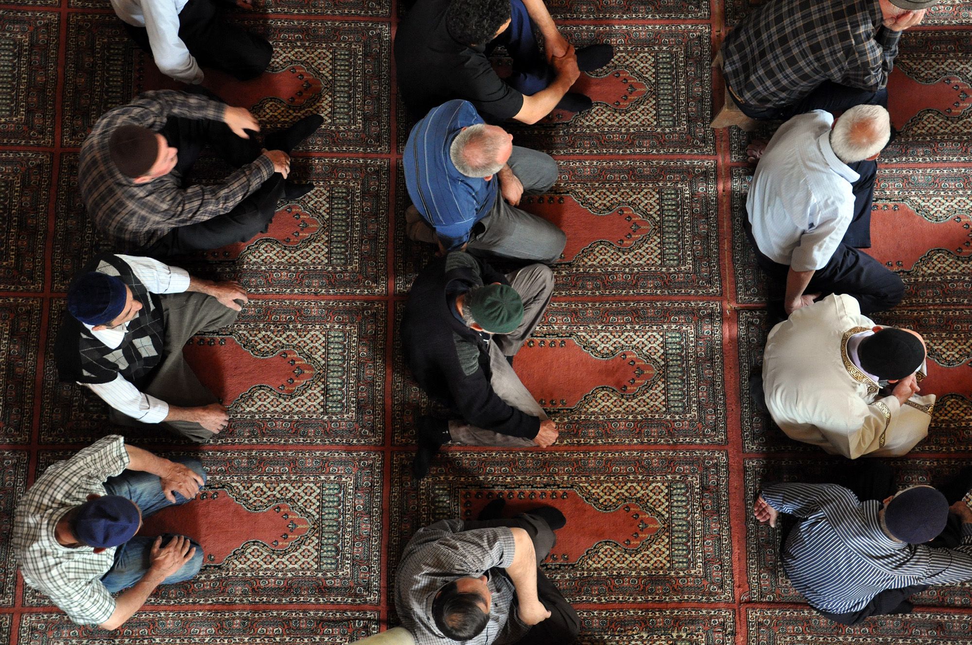 Mosque-in-Batumi-during-Friday-prayer.jpg