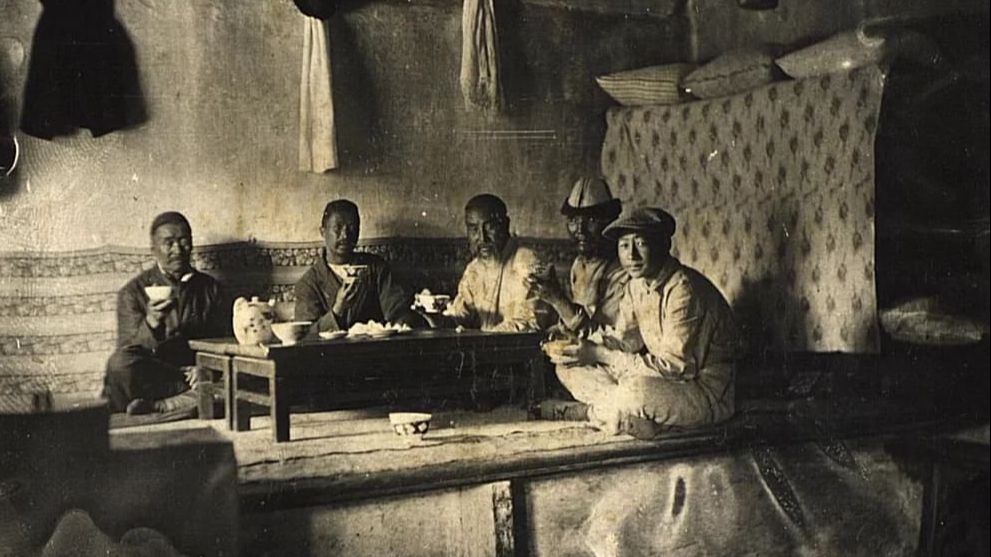 дунгане пьют чай.jpg