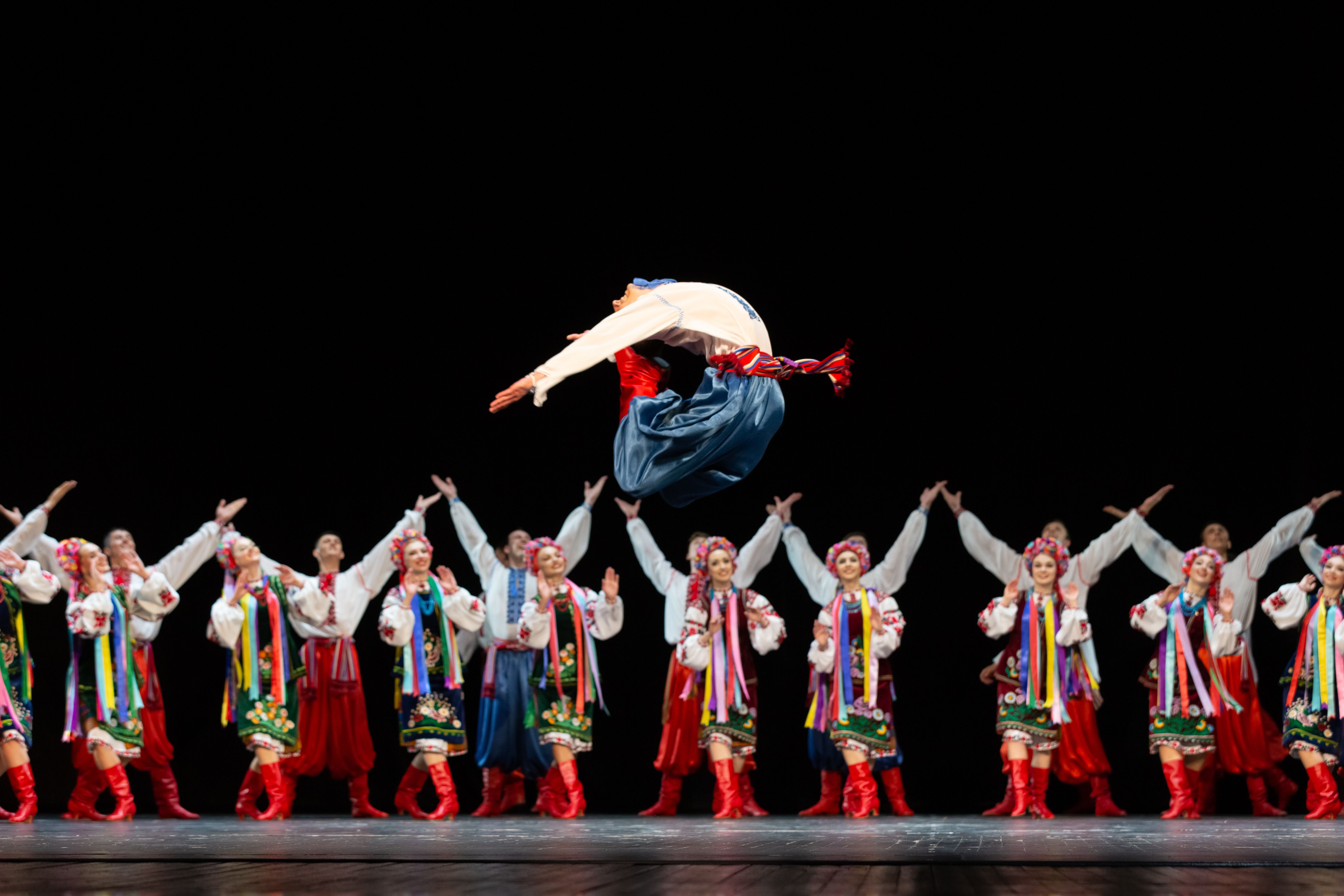 украинский танец.jpeg